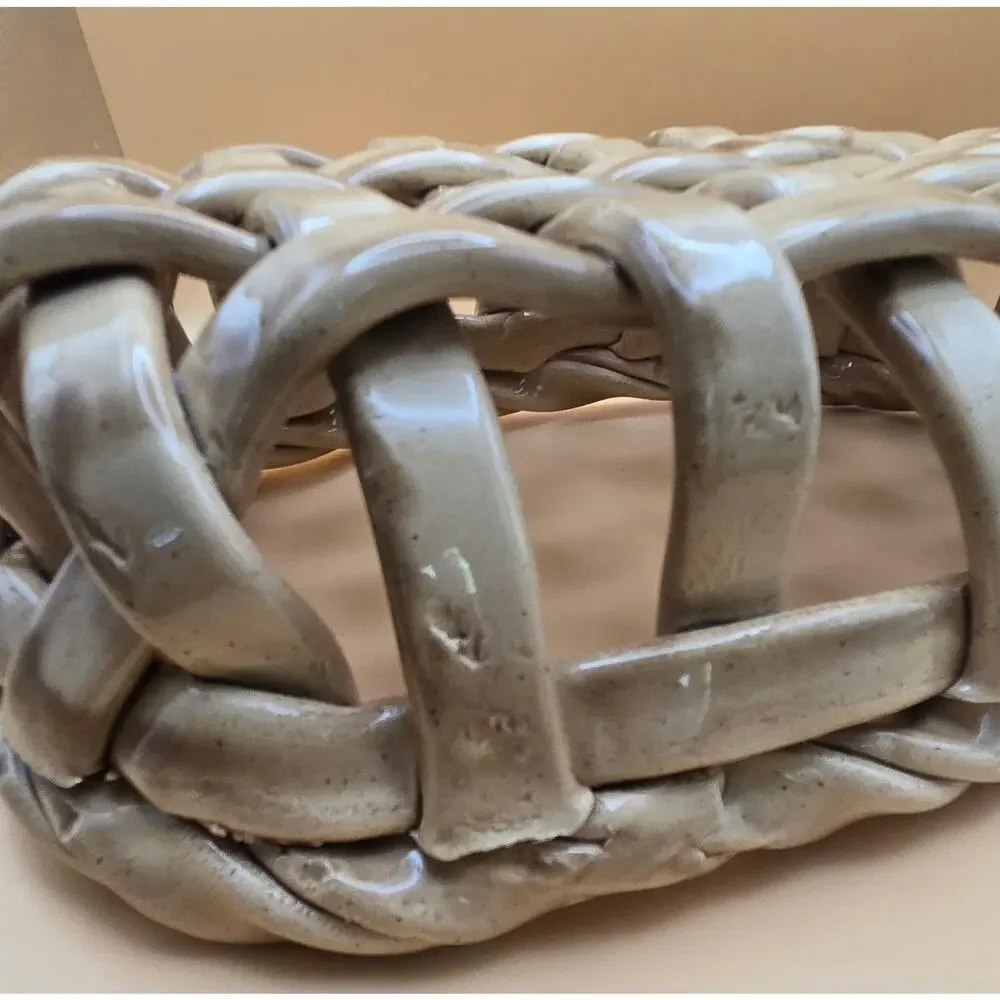 VTG Twisted/Overlapping Ceramic/Pottery Bread Or Fruit Bowl